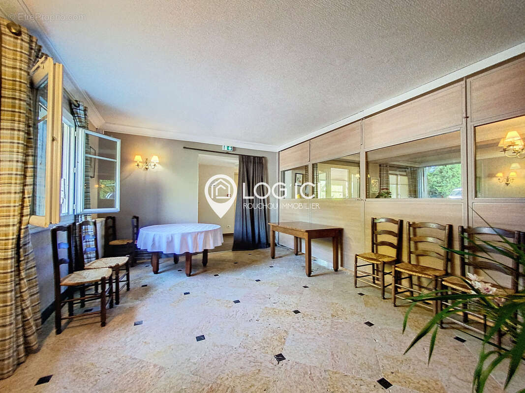 Commerce à SEVIGNACQ