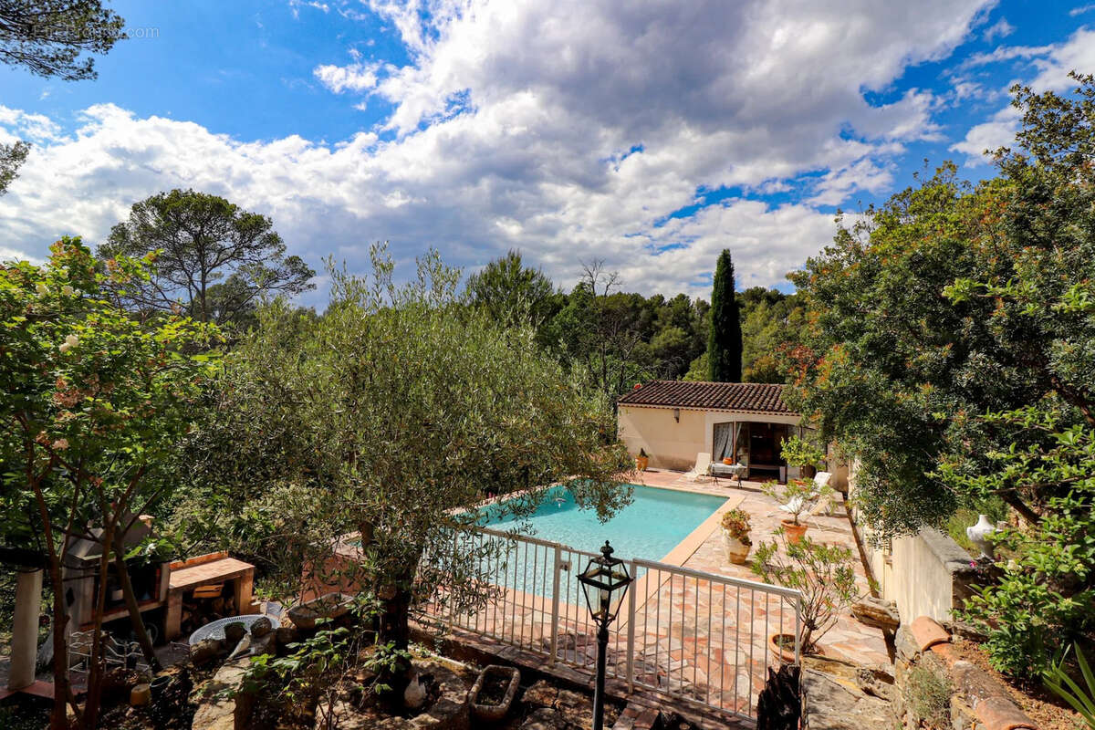 Villa traditionnelle avec piscine et pool house sur 6000m2 - photo 17