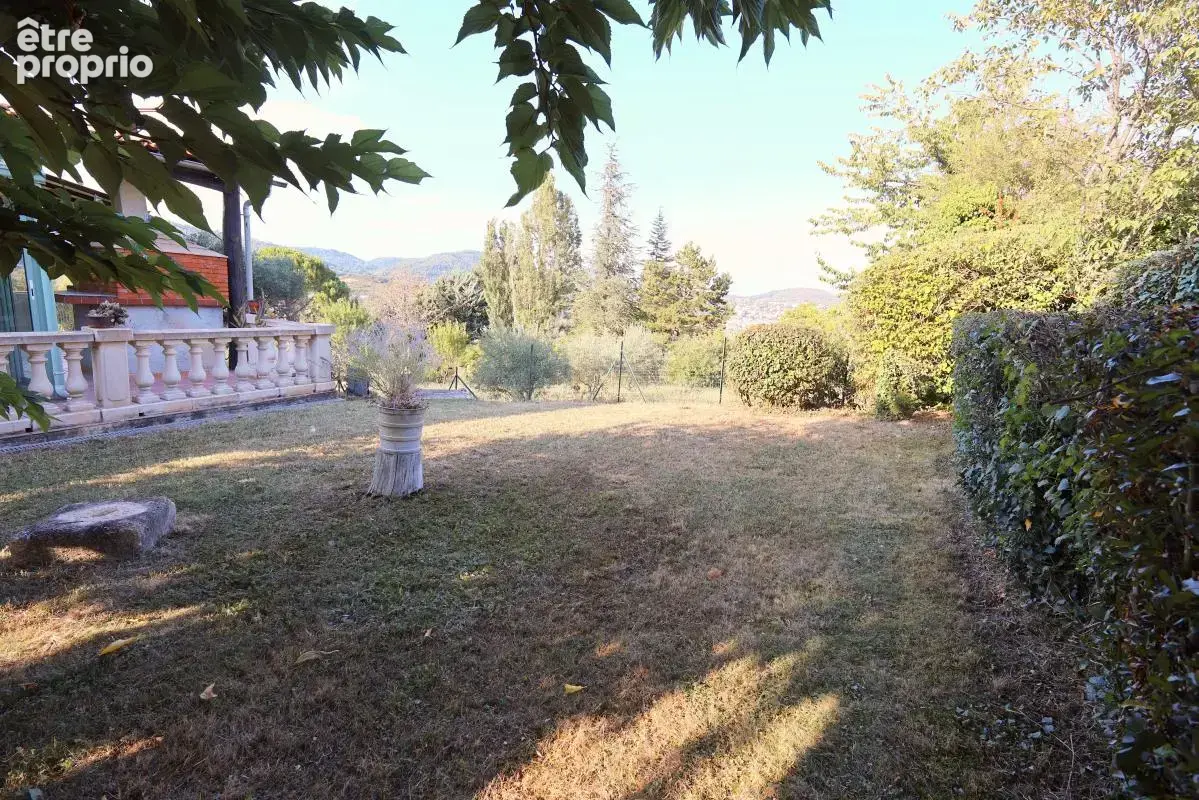 Maison T6 avec garages et piscine - photo 2