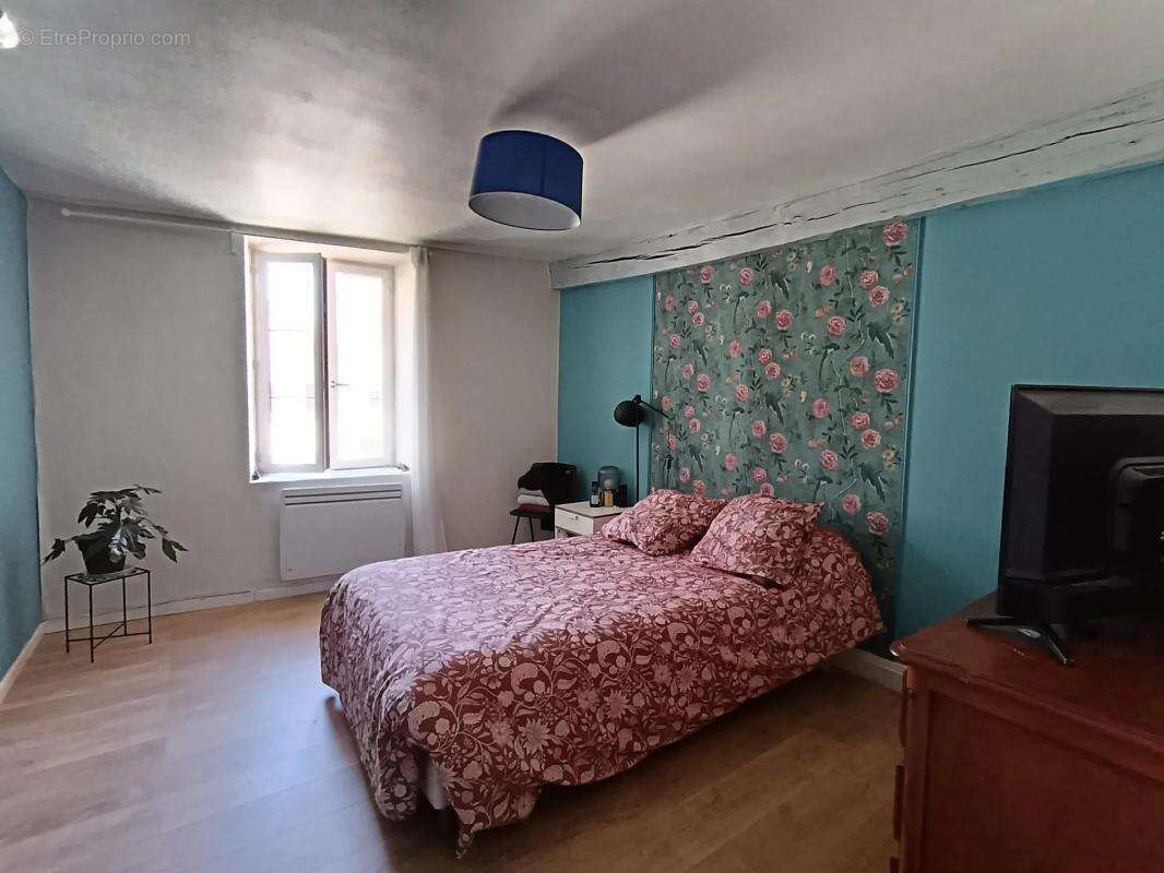 Maison à SAINT-CYR-SUR-MORIN