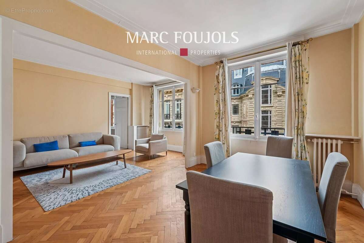 Appartement à PARIS-8E