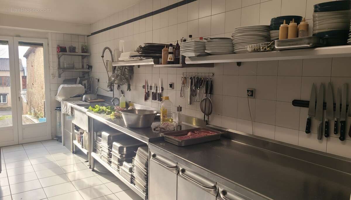 Bar - Restaurant avec logements - Emplacement central - Castelsagrat (82) - photo 6