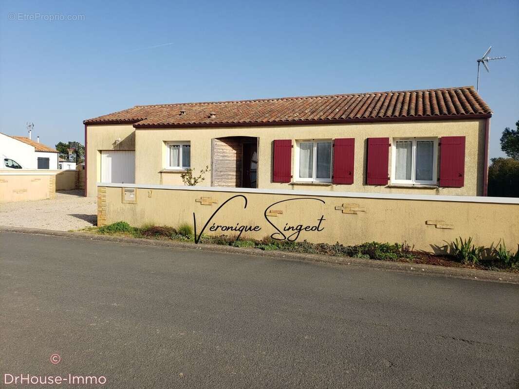 Maison à SAINT-JEAN-DE-BEUGNE