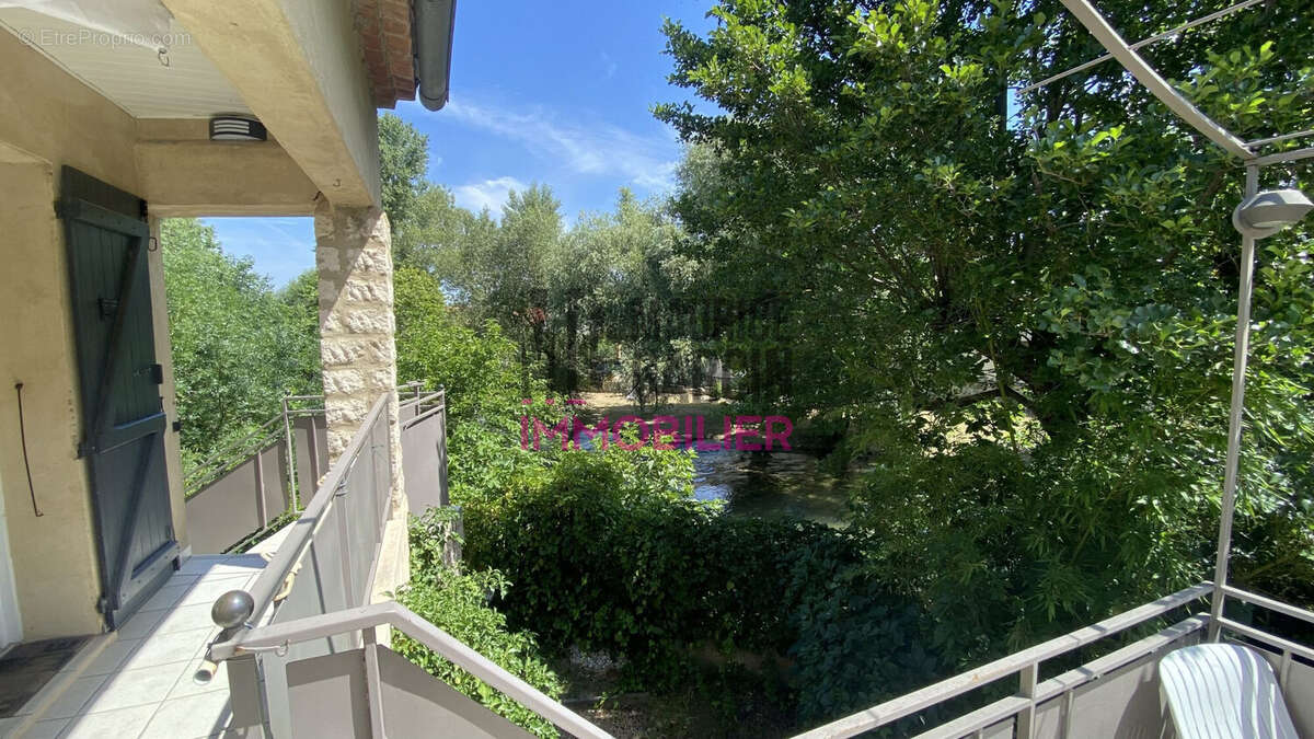 Maison à ENTRAIGUES-SUR-LA-SORGUE