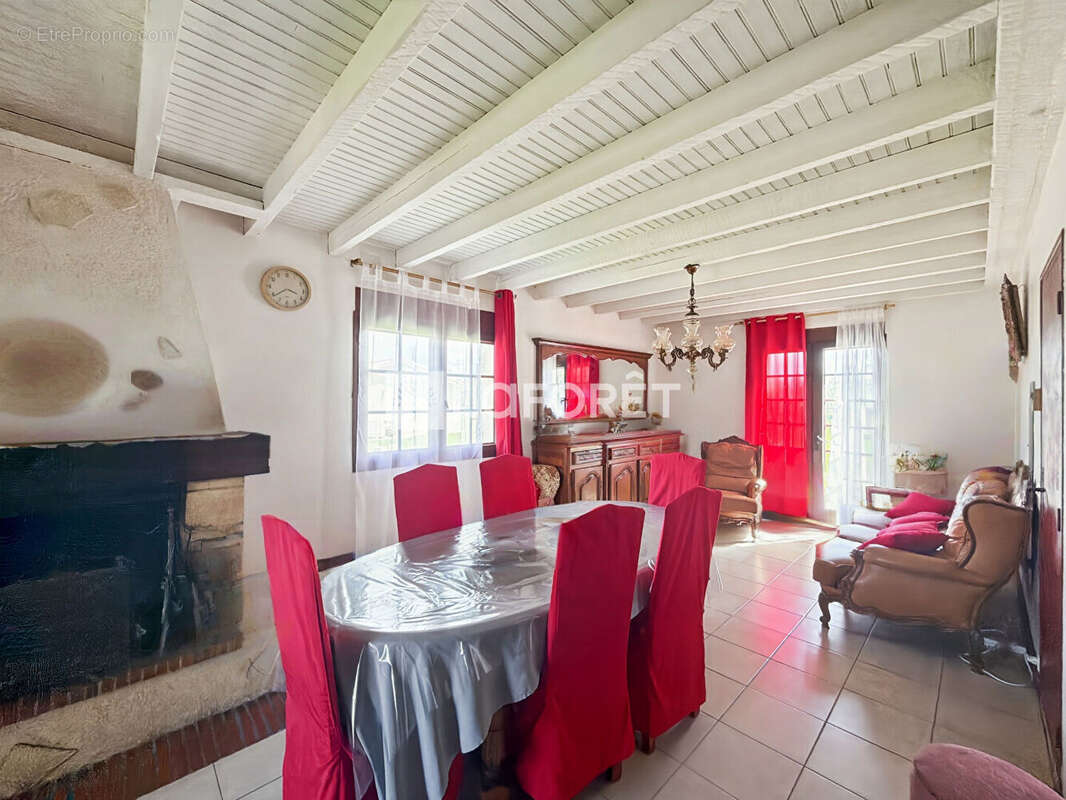 Maison à BEYCHAC-ET-CAILLAU