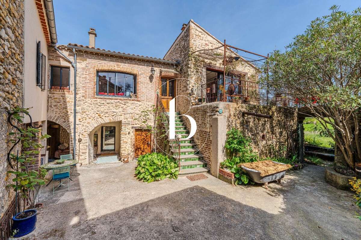 Maison à ALLEGRE-LES-FUMADES