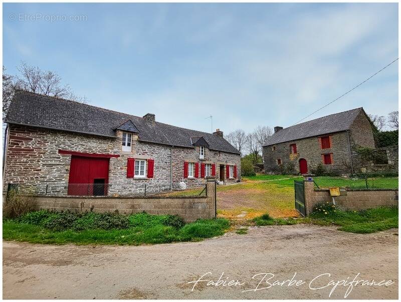 Maison à NEANT-SUR-YVEL