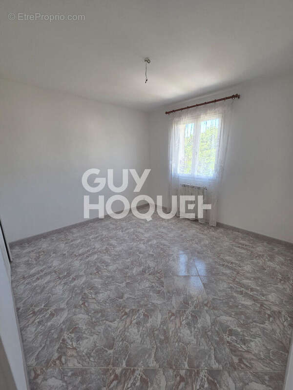 Marseille - Maison familiale T6 de 110 m² avec jardin, garage et 5 chambres - photo 10