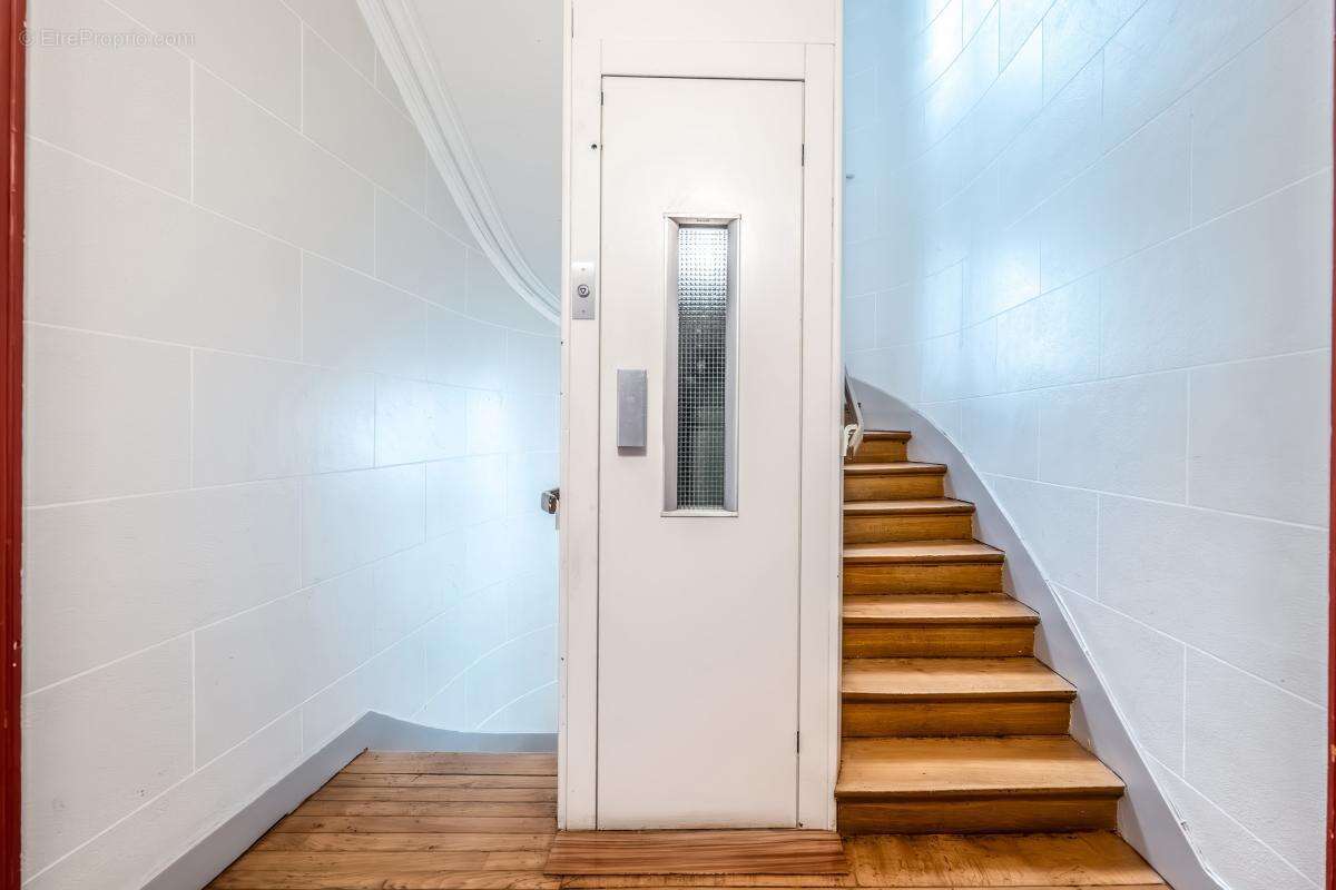 Appartement à PARIS-17E