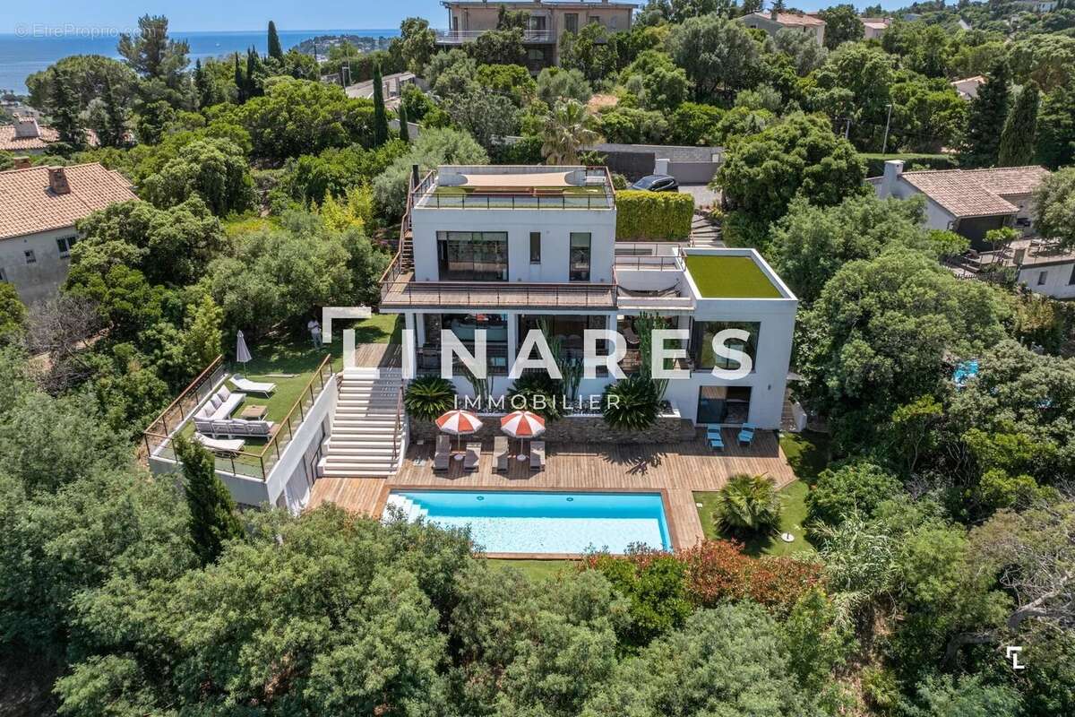 VILLA TOPAZE - Maison T7 de 206 m² - Dépendance - Piscine Terrain 1300m2 - 83240 Cavalaire - photo 20
