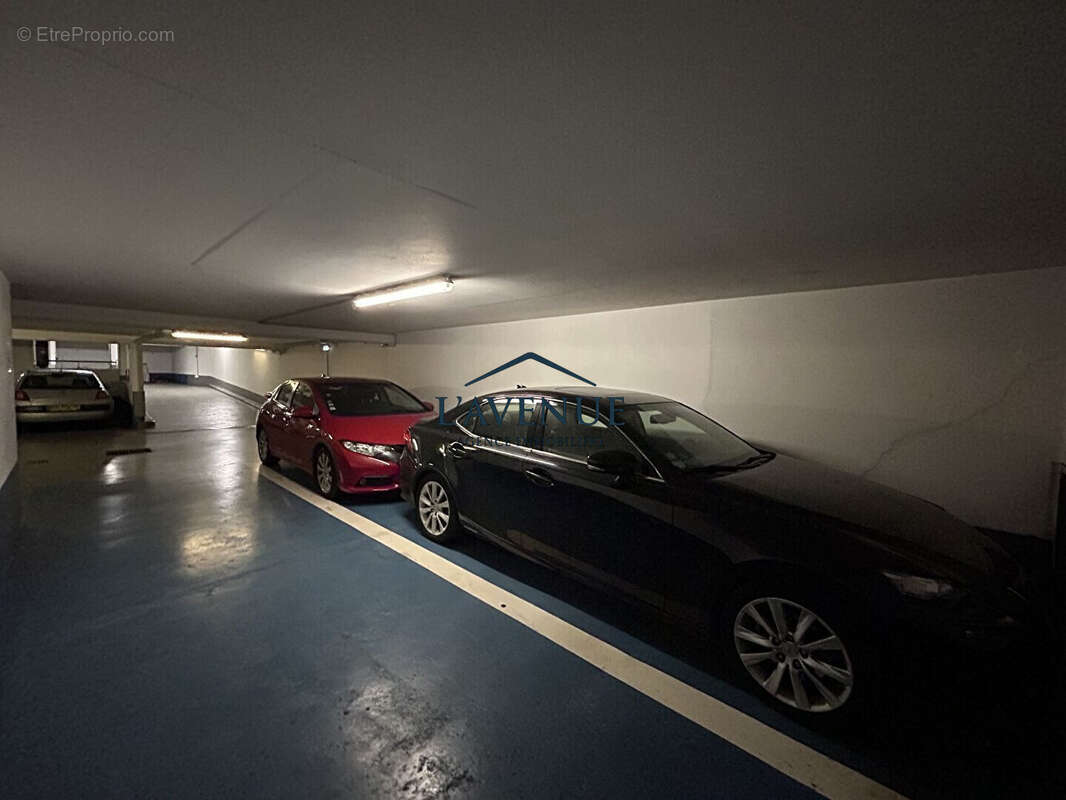 Parking à PARIS-15E