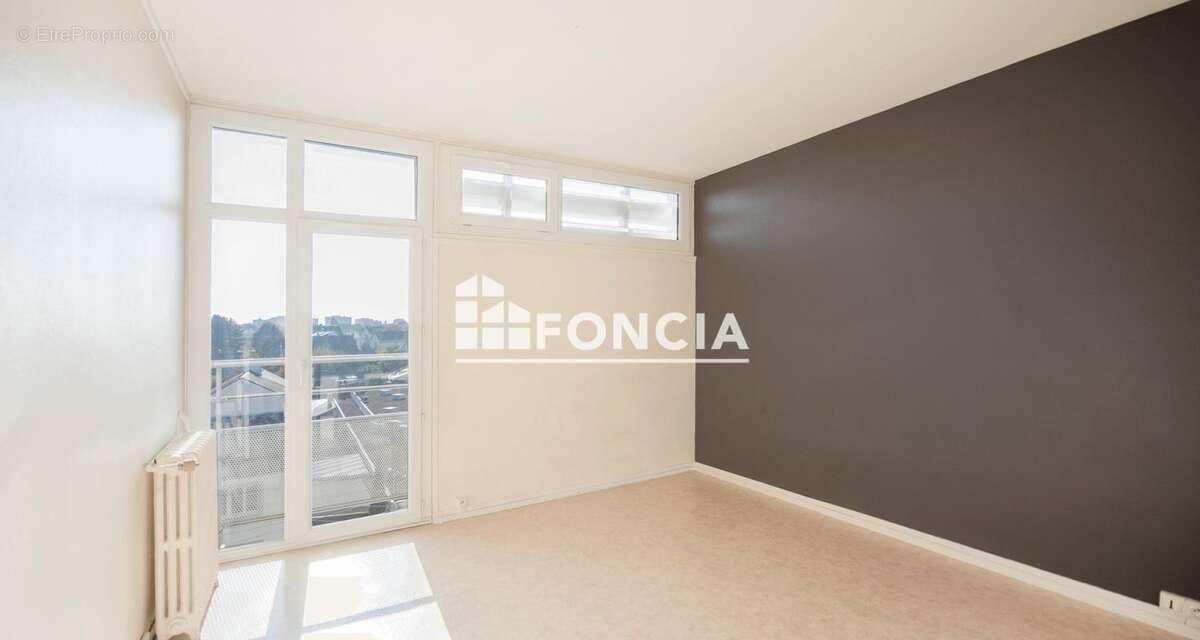 Appartement à SAINT-JEAN-DE-LA-RUELLE