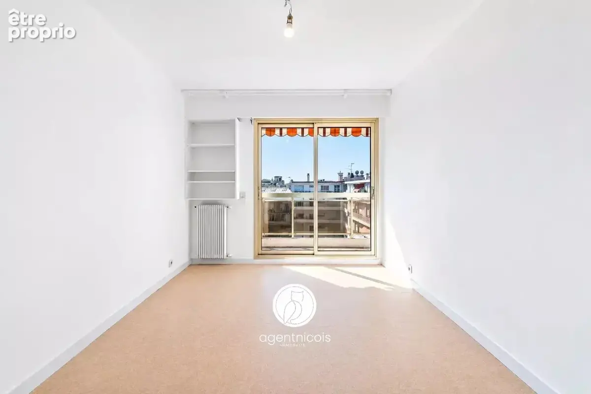 NICE // Fleurs : Appartement / À Rénover / Dernier Etage / Vue Panoramique - photo 10