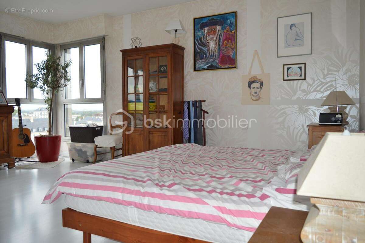 Appartement T4 – 129 m² – Vue Cathédrale – Centre-ville d’Amiens + box + caves - photo 5