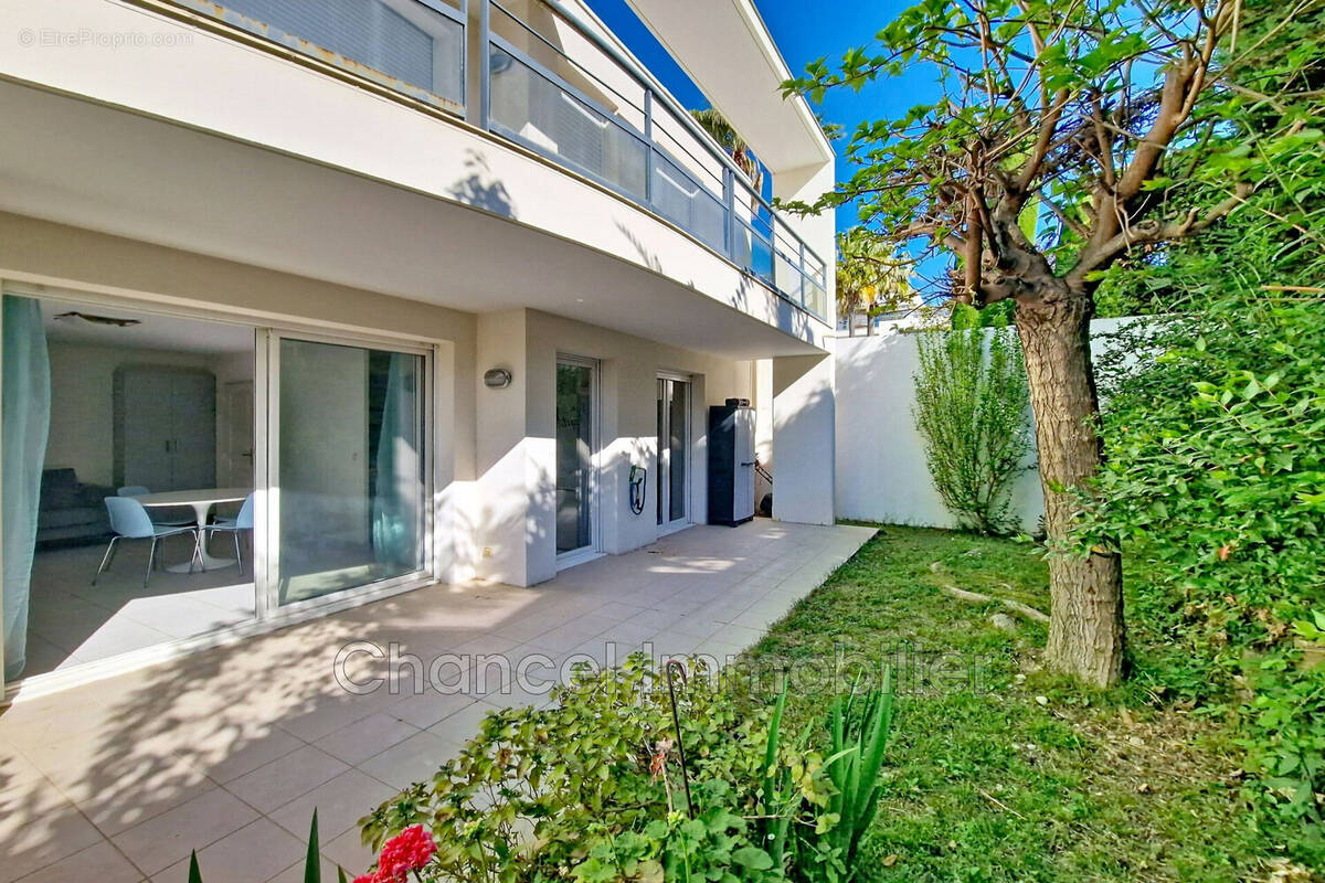 Appartement à SAINT-LAURENT-DU-VAR