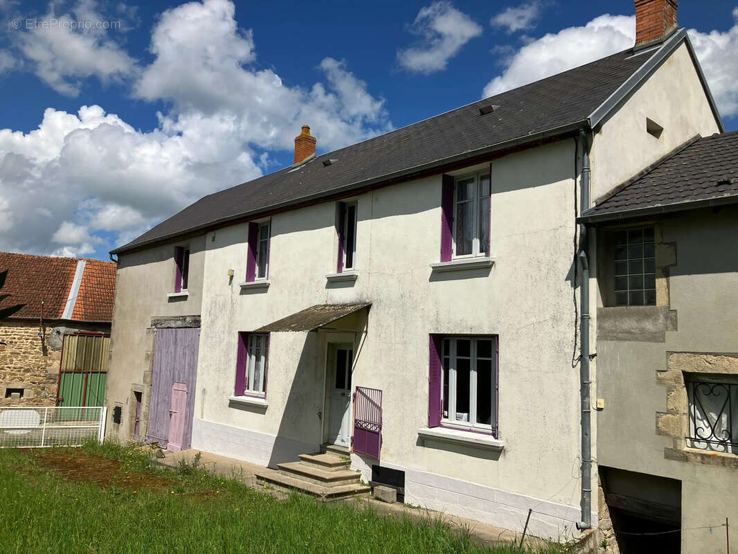 Maison à SAINT-MARCEL-EN-MARCILLAT