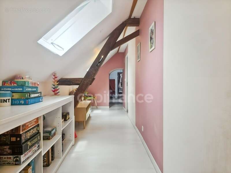 Maison de campagne avec 4 chambres, potentiel d'aménagement et terrain sans vis-à-vis à Tresson - photo 6