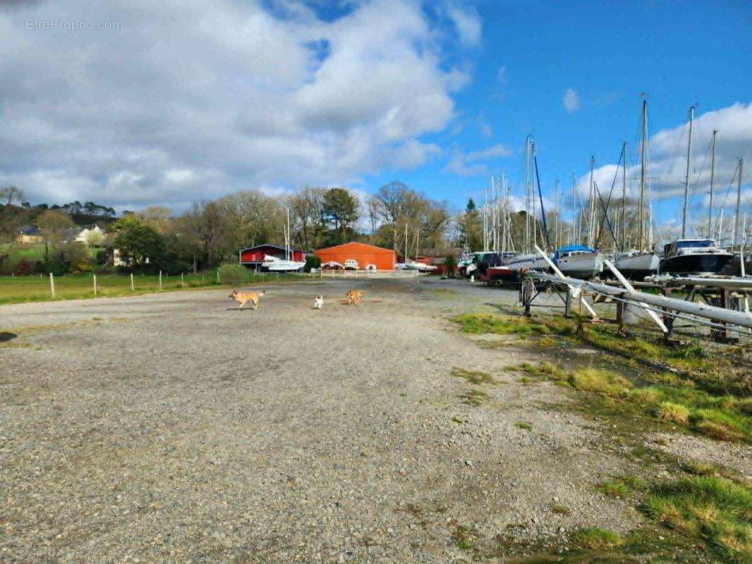 Terrain exceptionnel de 2870 m2 au bord de l’eau – local de + de 30 m2 - Port de Foleux – Fort potentiel touristique et nautique - photo 6