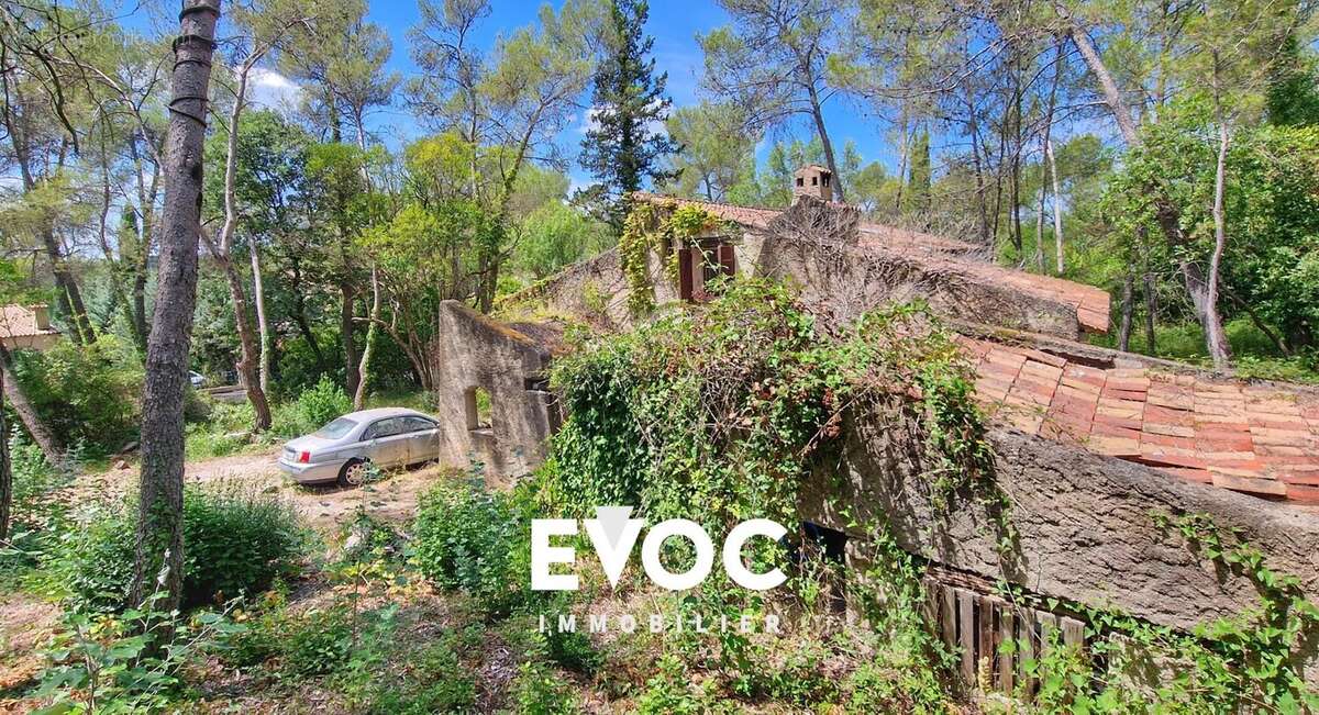 Maison à SAINT-CLEMENT-DE-RIVIERE