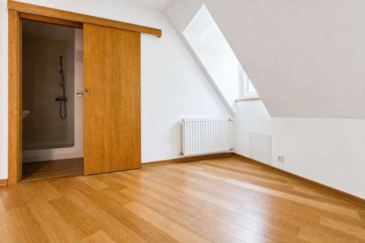 Maison 8 pièces spacieuse à Sainte-Foy-de-Longas - photo 4