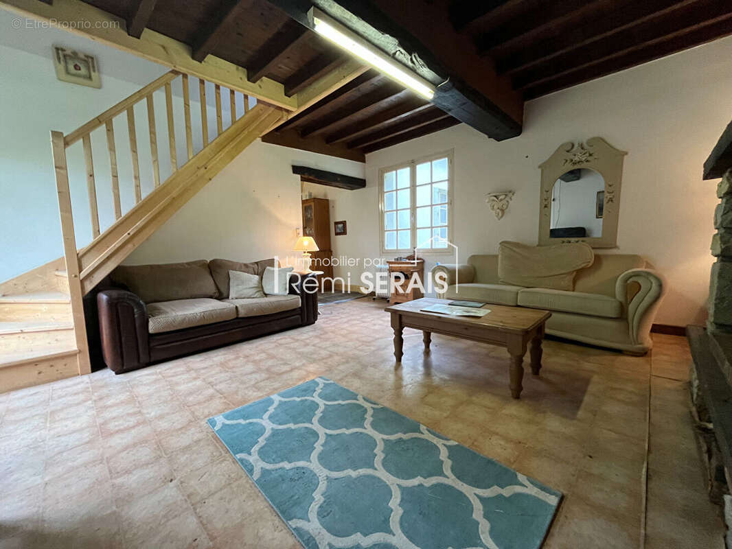 Maison à SAINT-ROCH-SUR-EGRENNE