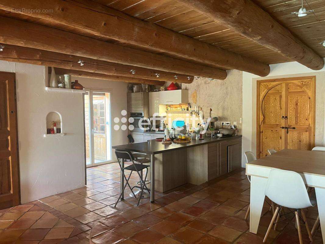 Maison 240 m² à Martigues  - photo 5