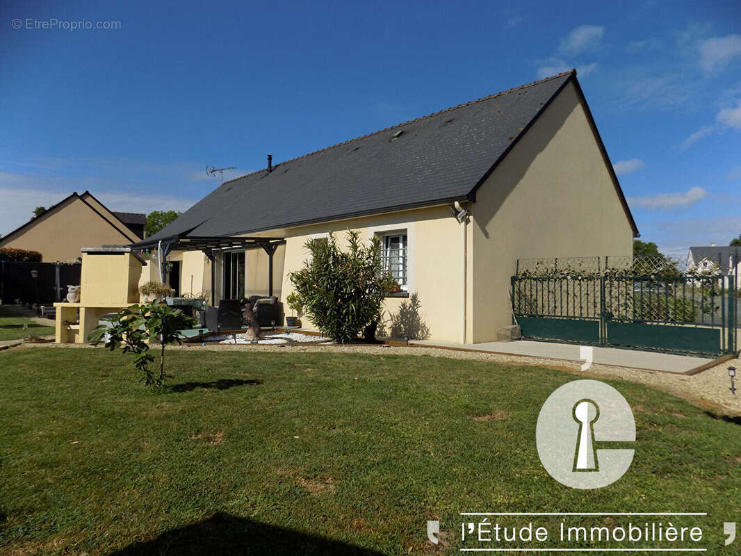 Maison à LA BAZOUGE-DE-CHEMERE