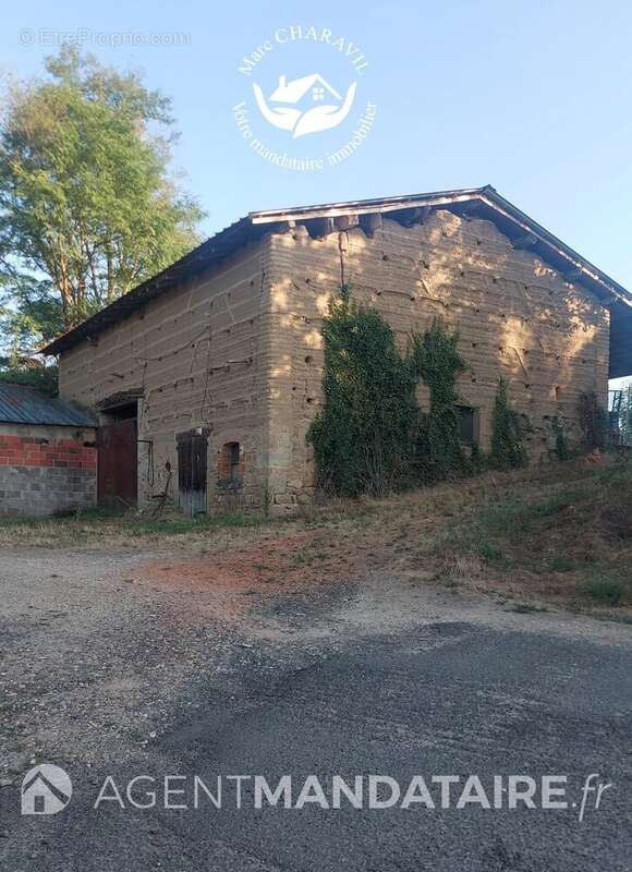 Terrain constructible 1 292 m² + grange 140 m² – Orléat - photo 6