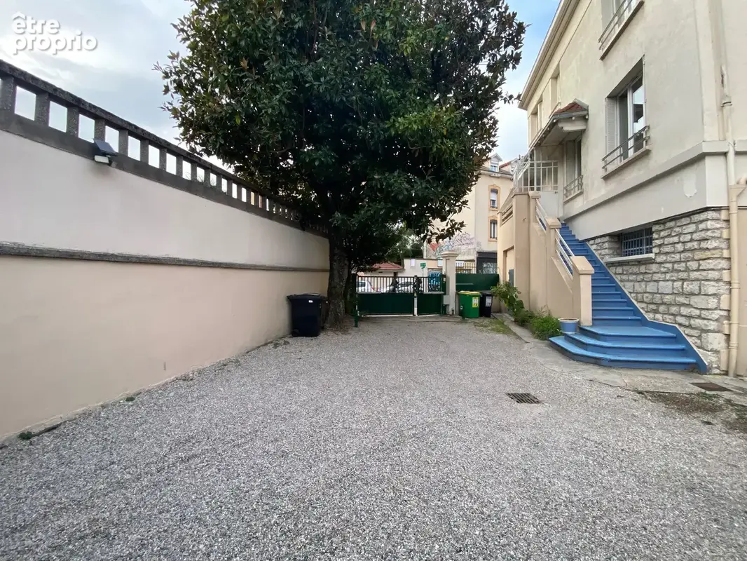 EXCLUSIVITÉ BRAVIS IMMOBILIER   GRENOBLE, rue Nicolas Chorier  Local atypique de 252 m2 sur cour privée   270 - photo 3