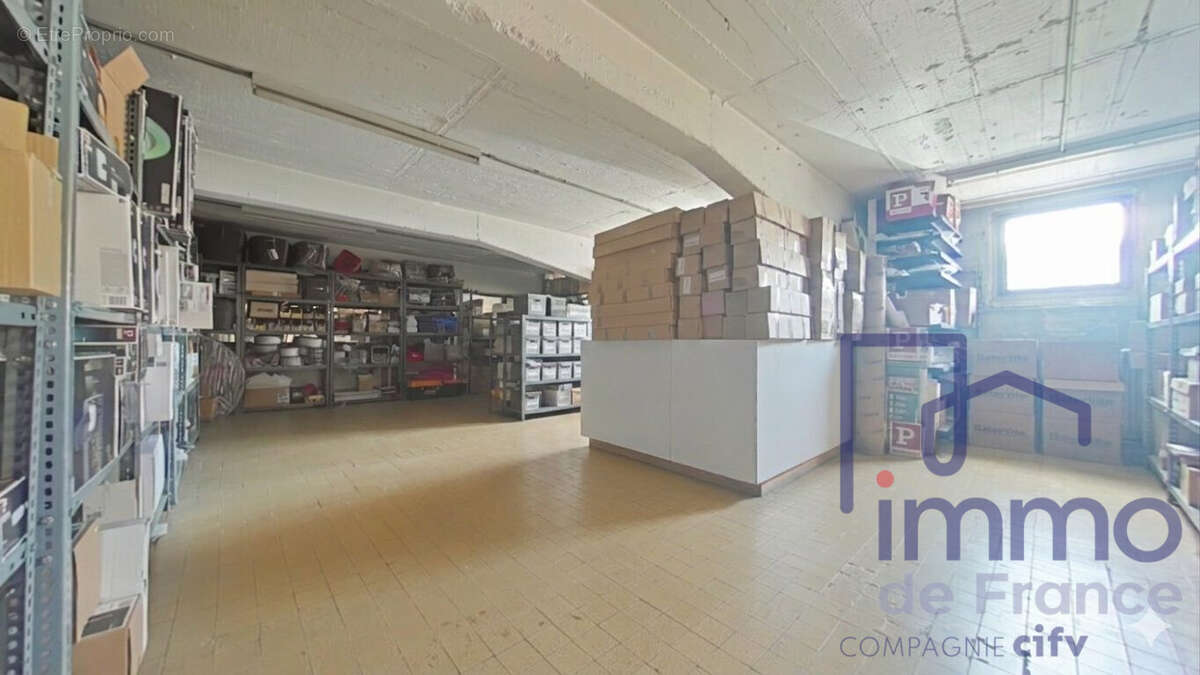 Commerce 240 m² à Saint-Etienne  - photo 2