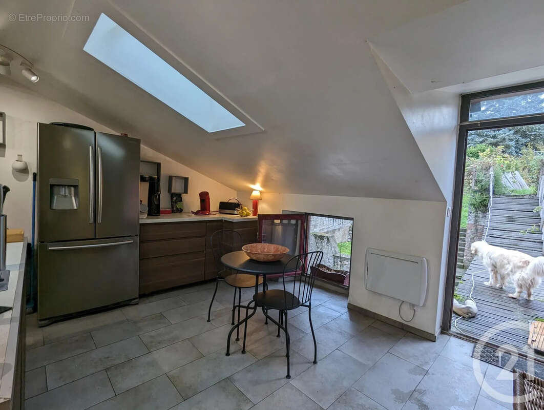 Appartement à SAINT-JULIEN-MOLIN-MOLETTE