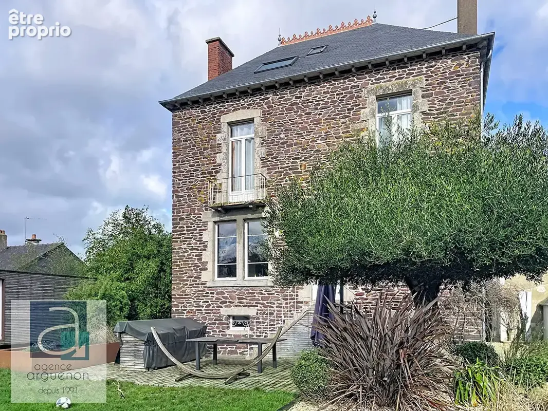 Charme de la pierre  pour cette maison de ville au coeur de Saint-Méen-le-Grand - photo 2