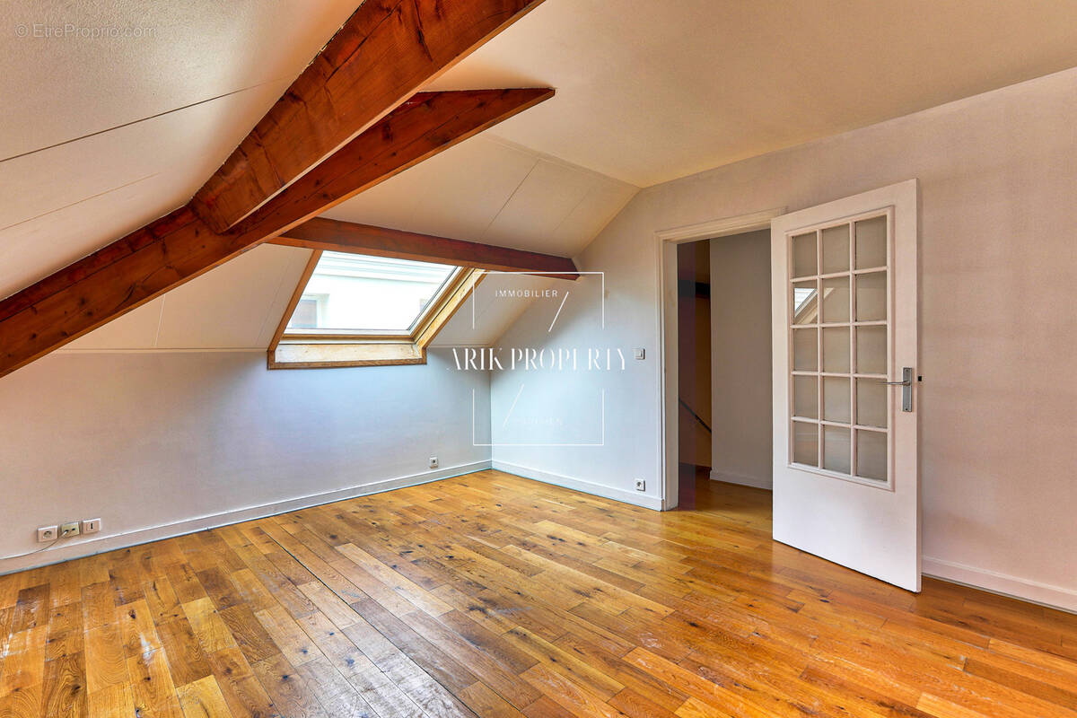 Appartement à CHARENTON-LE-PONT