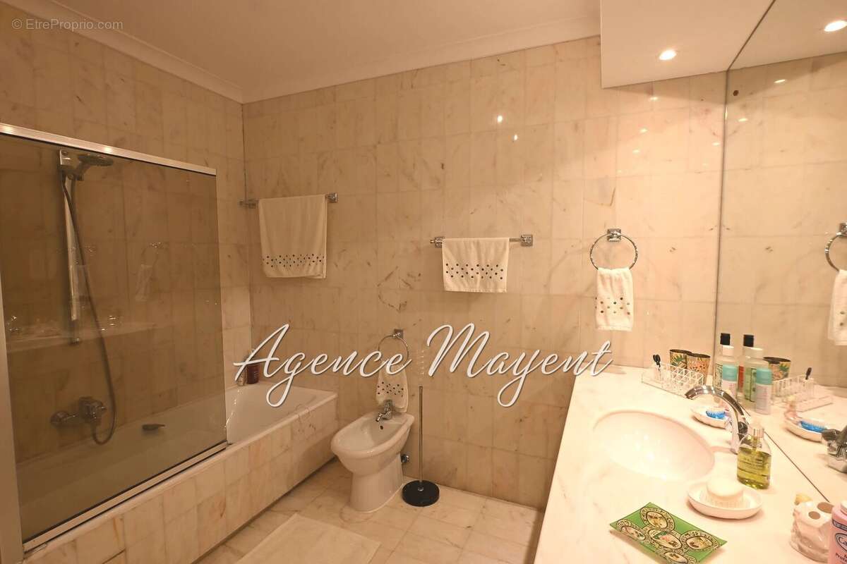 Appartement à VALLAURIS