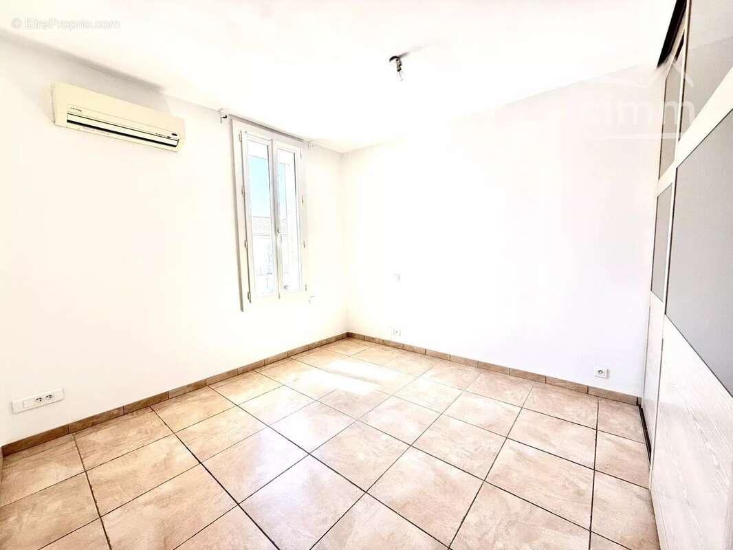 Appartement à PORT-SAINT-LOUIS-DU-RHONE