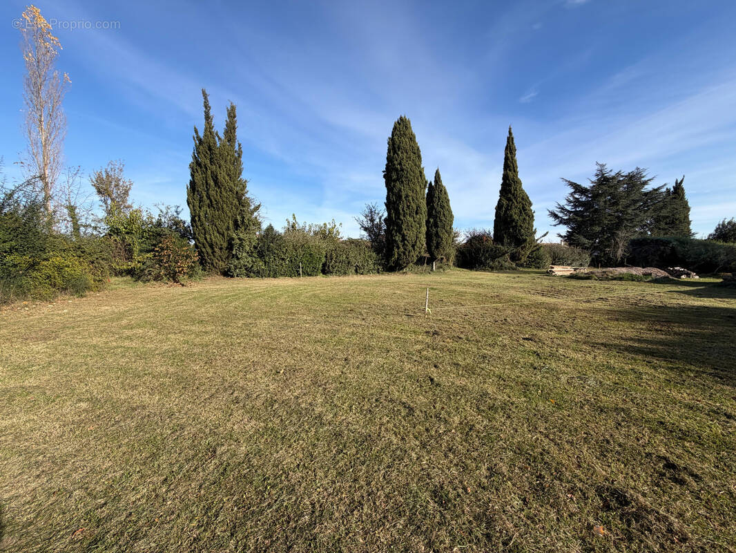 Terrain à SAINT-QUENTIN-LA-POTERIE
