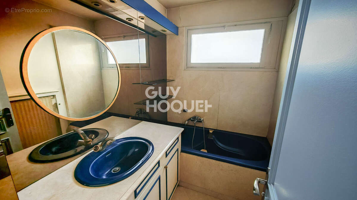 Appartement à COURBEVOIE