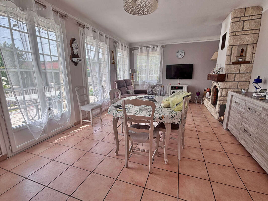 Maison à AUBEVOYE
