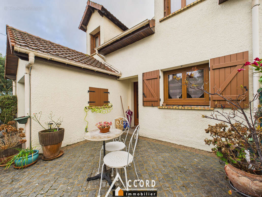 Maison à SARTROUVILLE