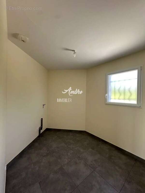MONTELEGER Maison récente de 130 m² Type 6 - photo 19