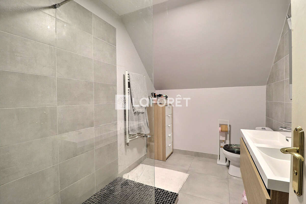 Maison à LA CHAPELLE-LA-REINE