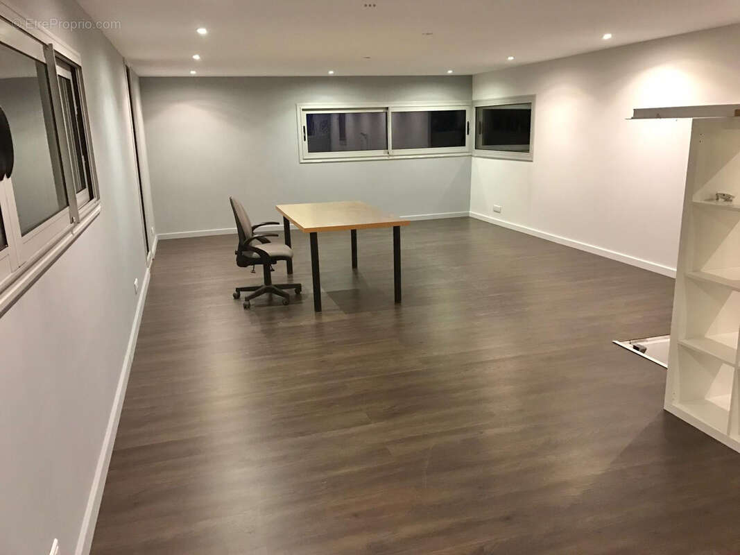 Commerce à SAINT-NAZAIRE-LES-EYMES