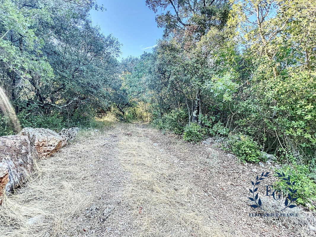 Terrain à BESSE-SUR-ISSOLE