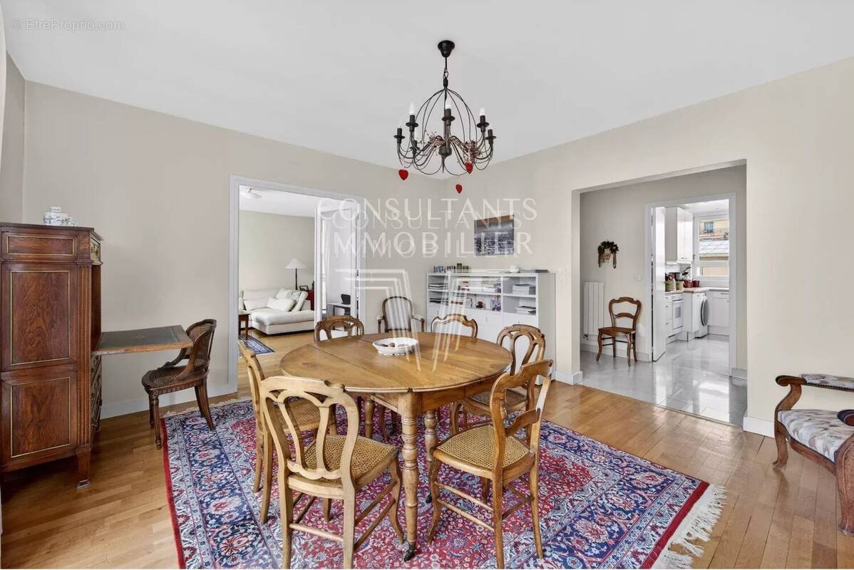 Appartement à NEUILLY-SUR-SEINE