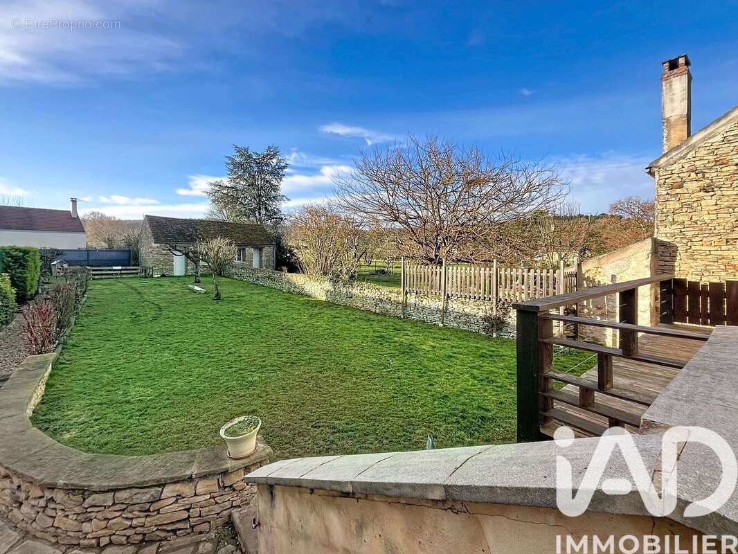 Maison 140 m² à Montillot  - photo 4