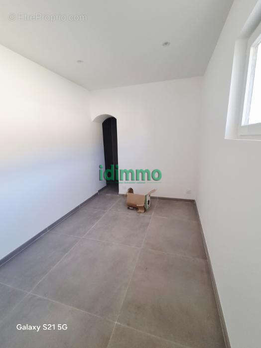 Exclusivité Frejus dans petite copropriété joli F3 de 68m en rez de jardin 246750€ dpe c - photo 18