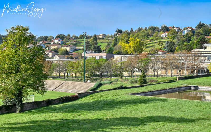 Terrain à SAINT-GENIS-LAVAL