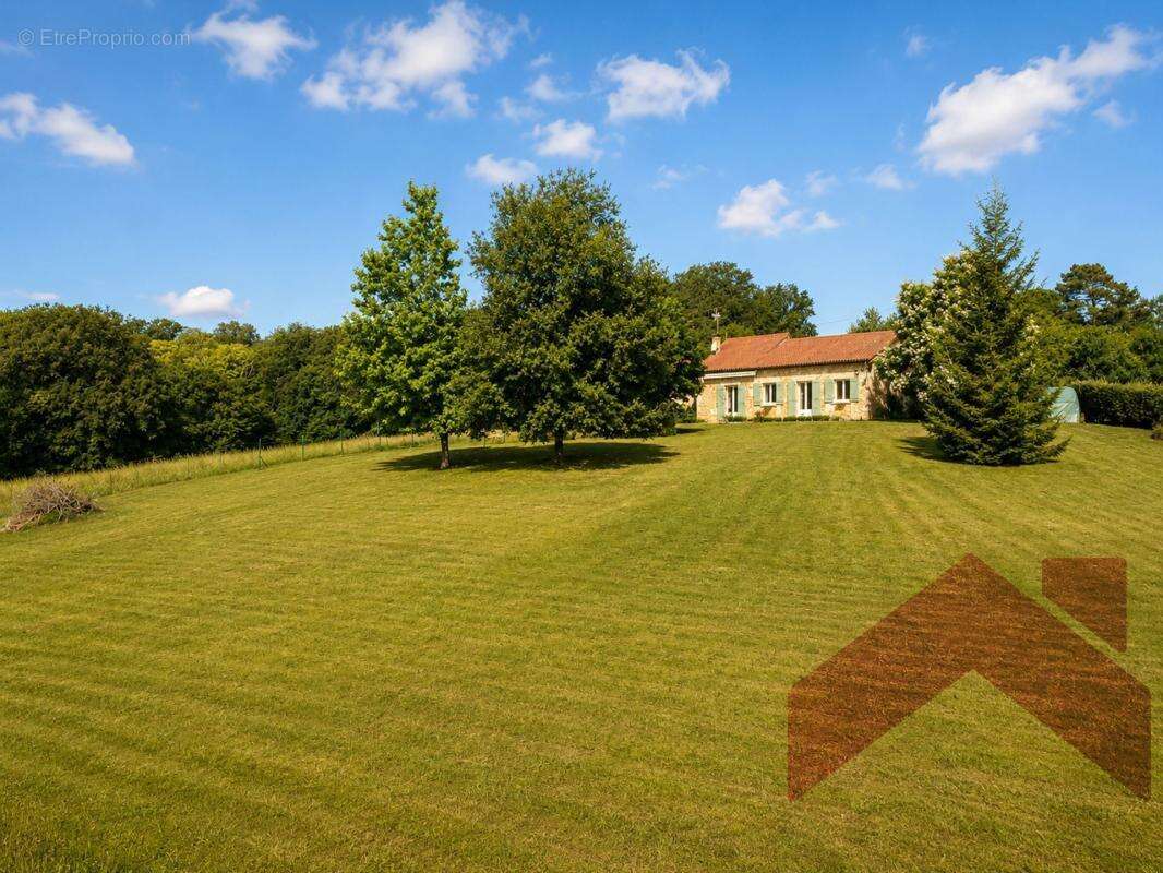 Maison à DOUVILLE