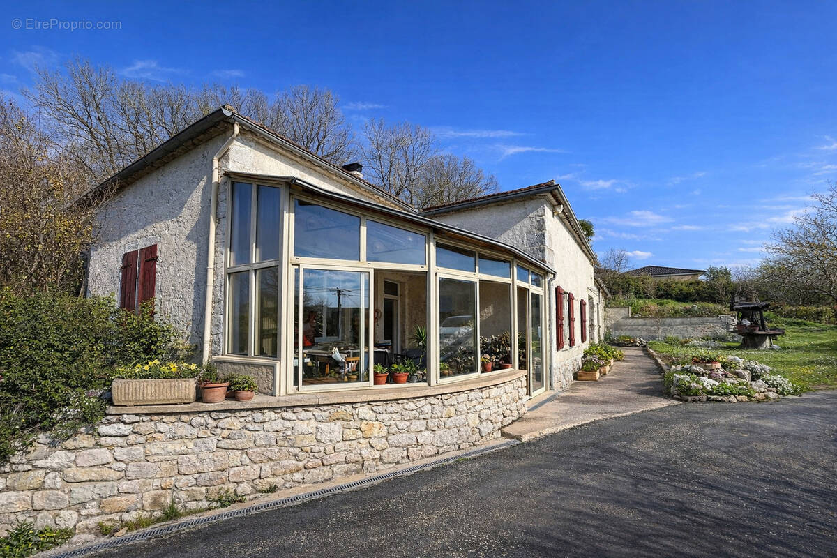 Maison à MONTAIGU-DE-QUERCY