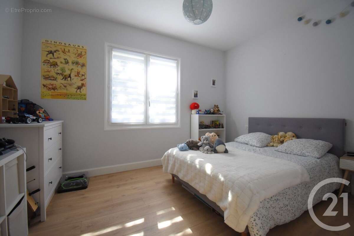 Maison à CREUZIER-LE-VIEUX